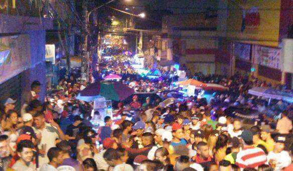 Picture of a funk party inside Paraisópolis area.